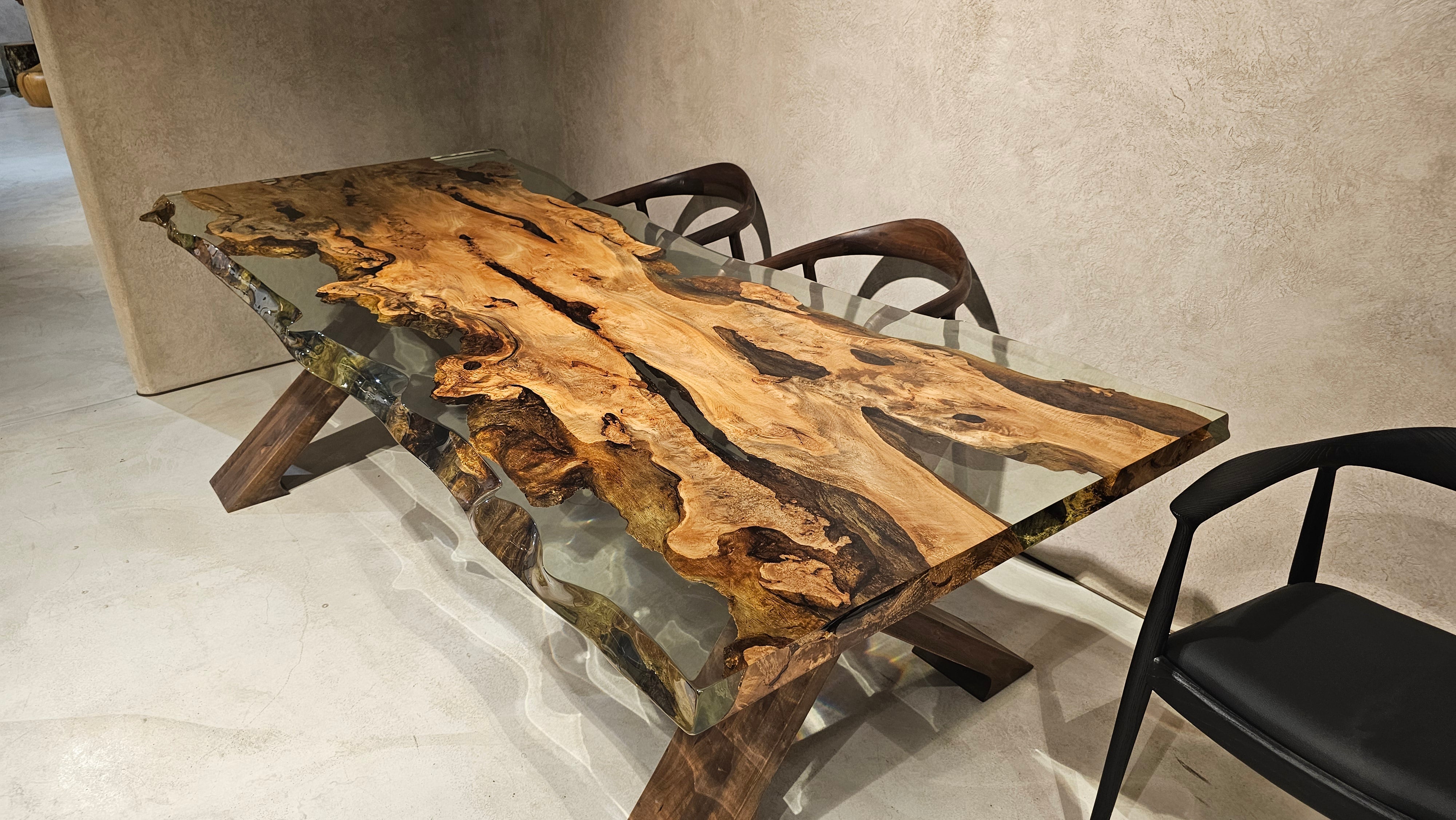WAOD DINING TABLE