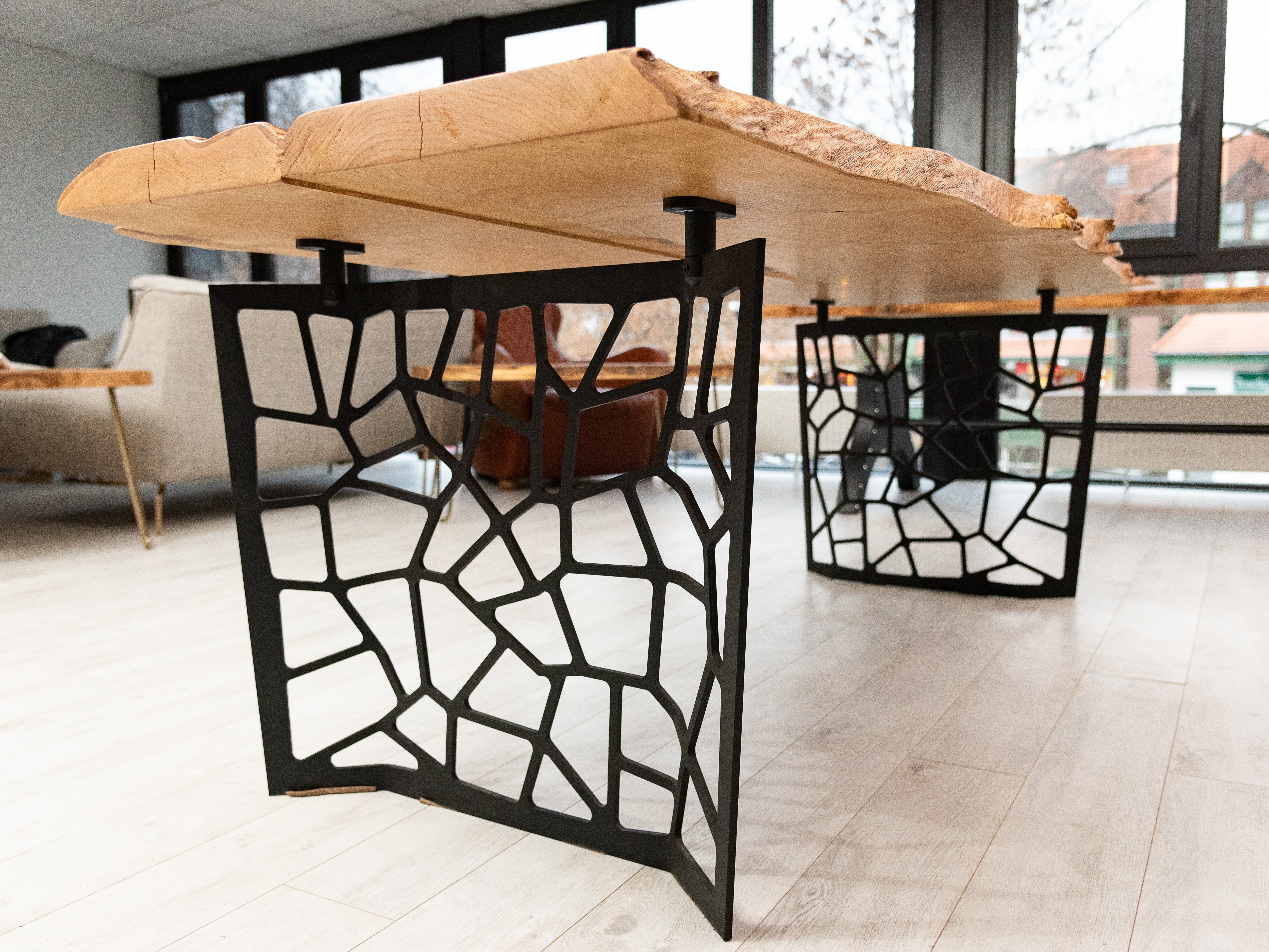 BORD DINING TABLE