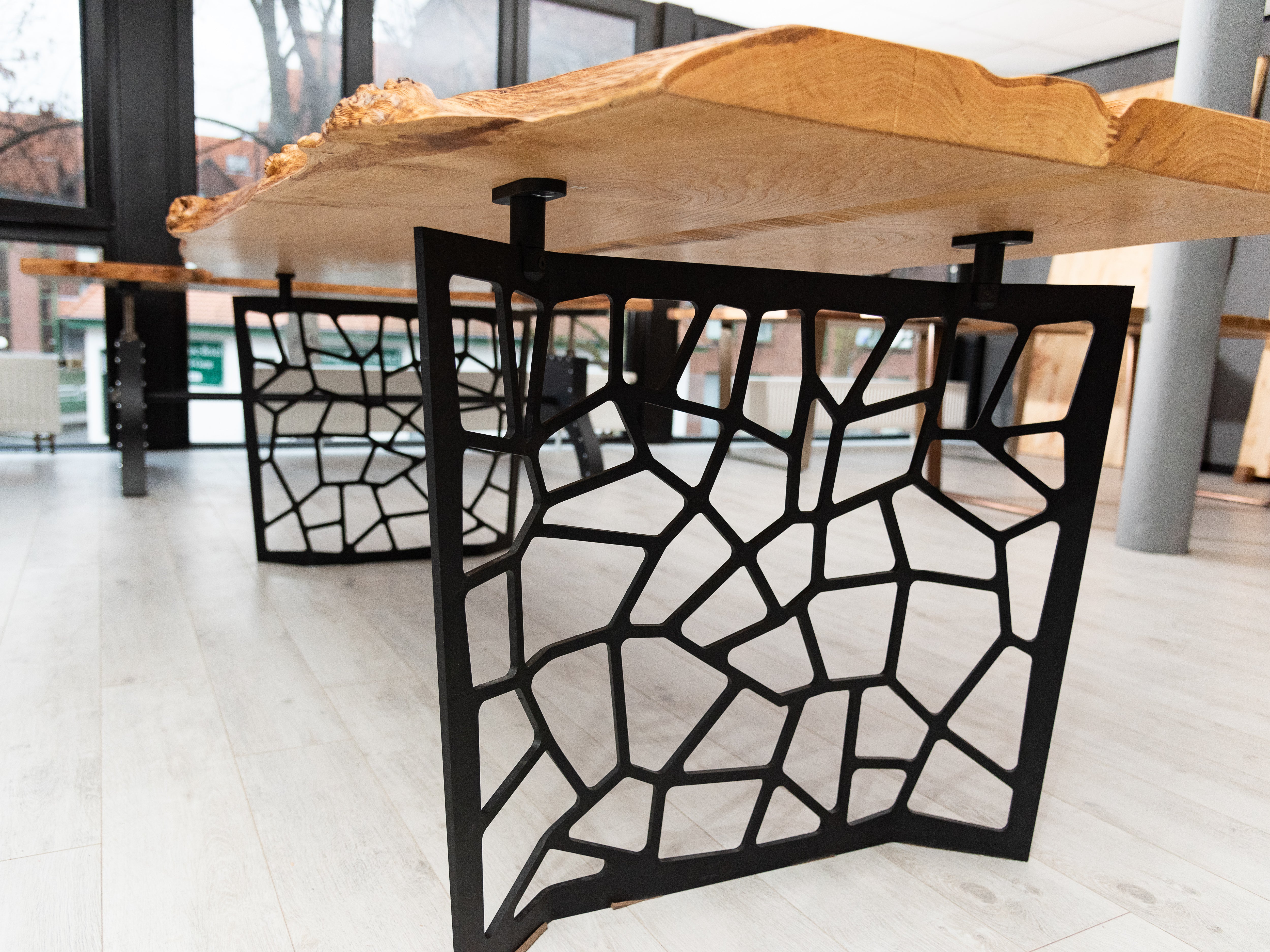 BORD DINING TABLE