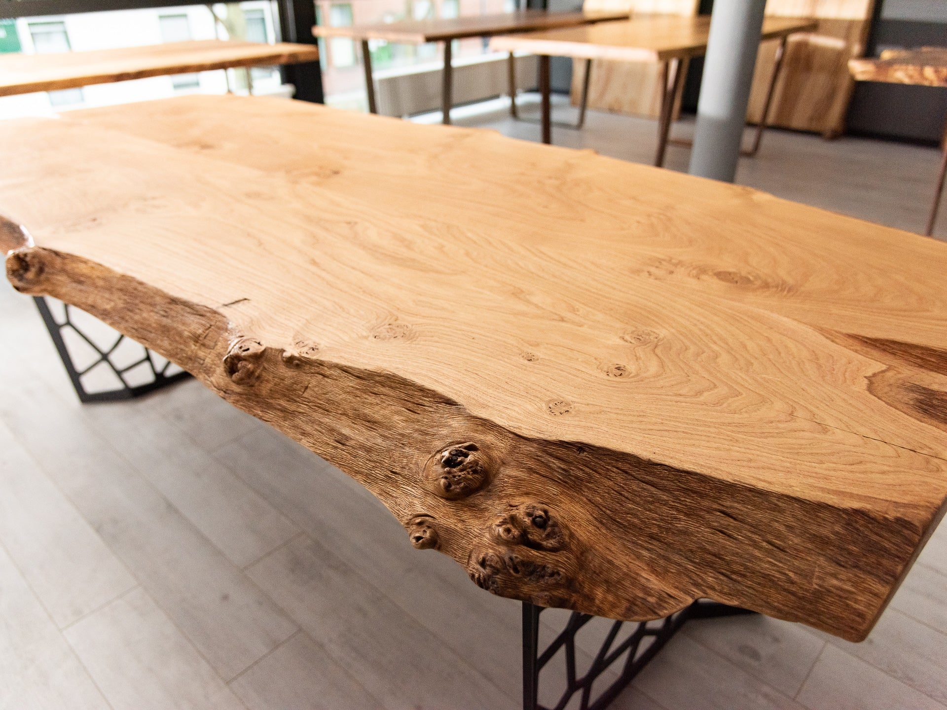 BORD DINING TABLE