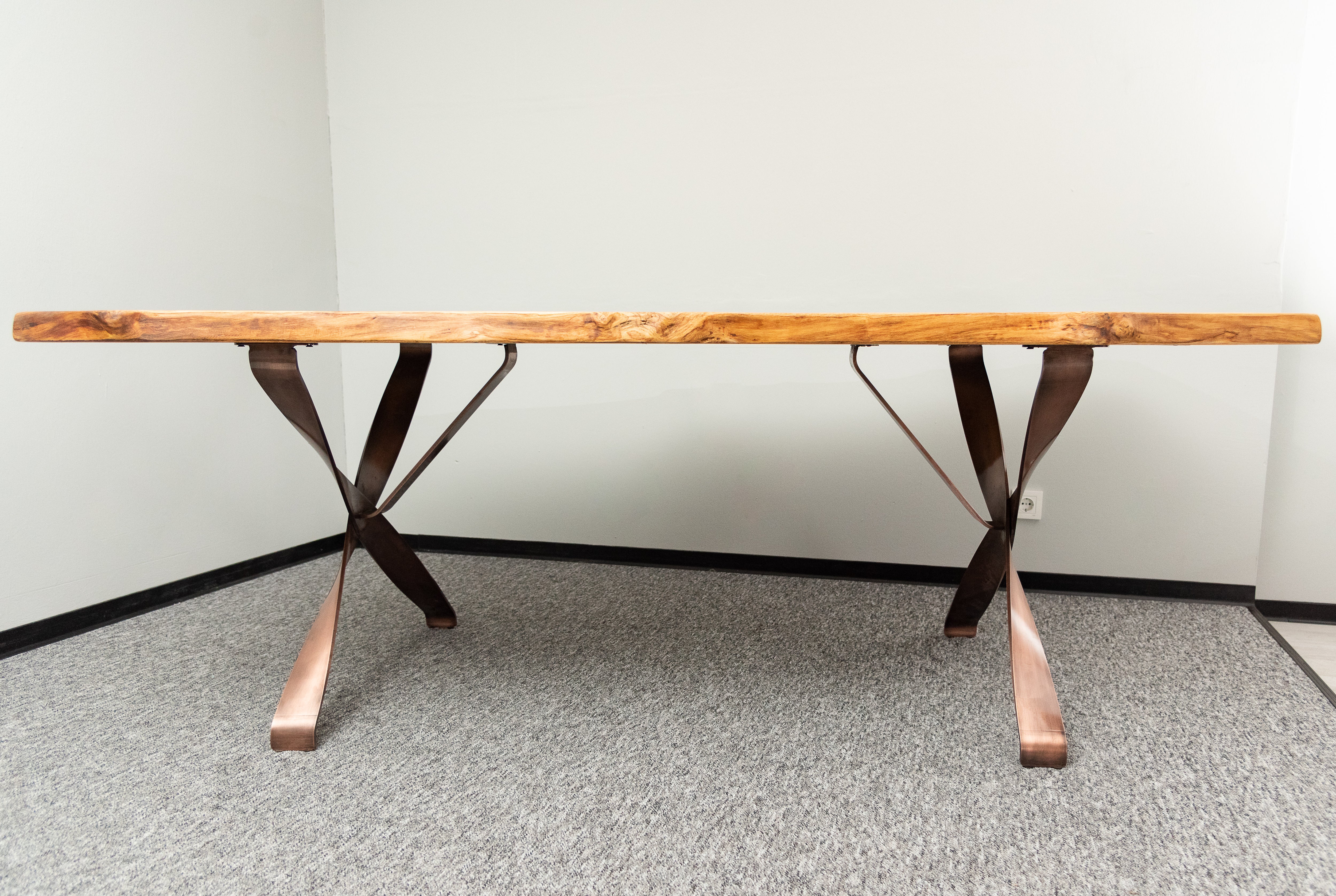 ELEX DINING TABLE