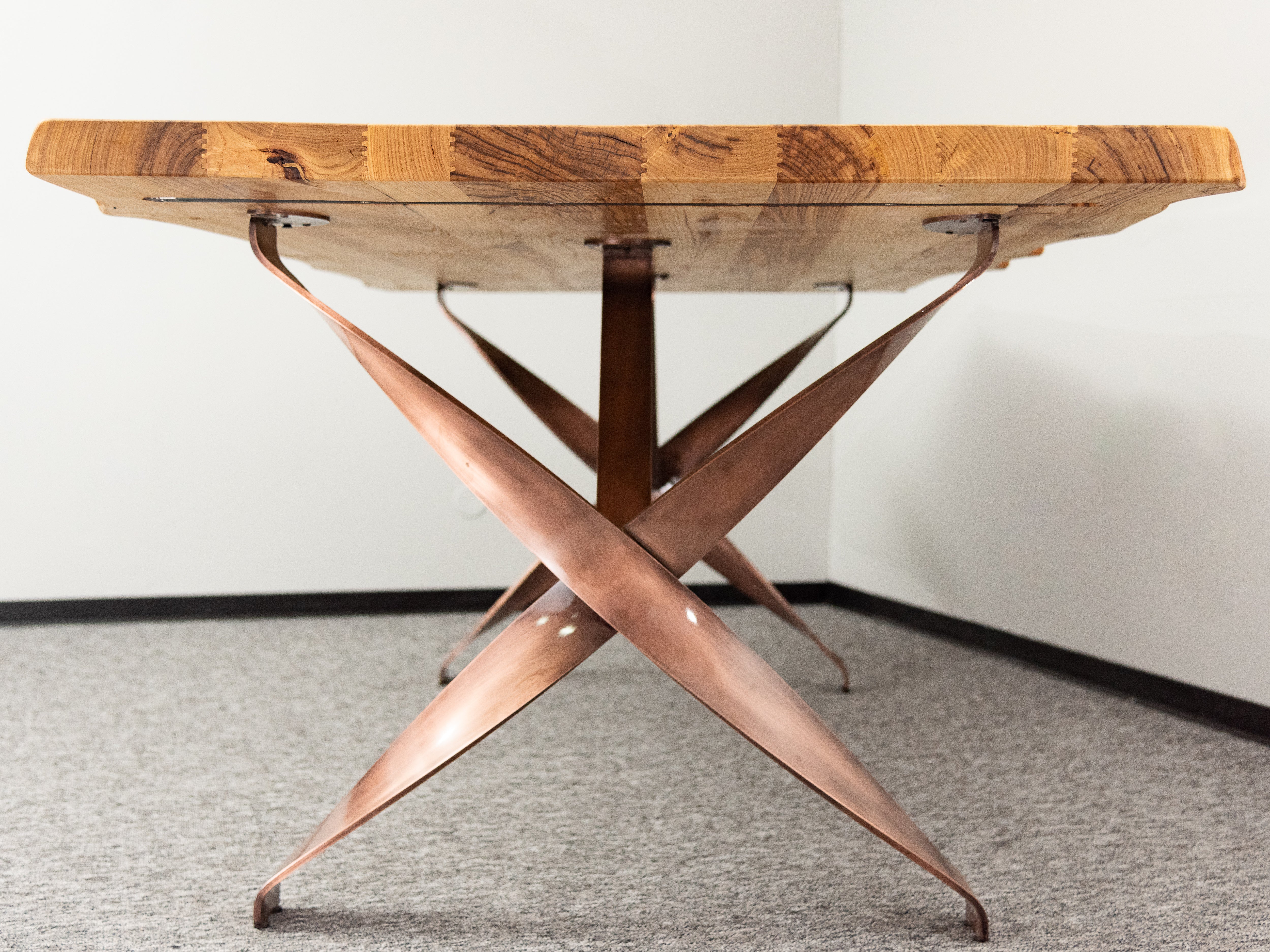 ELEX DINING TABLE