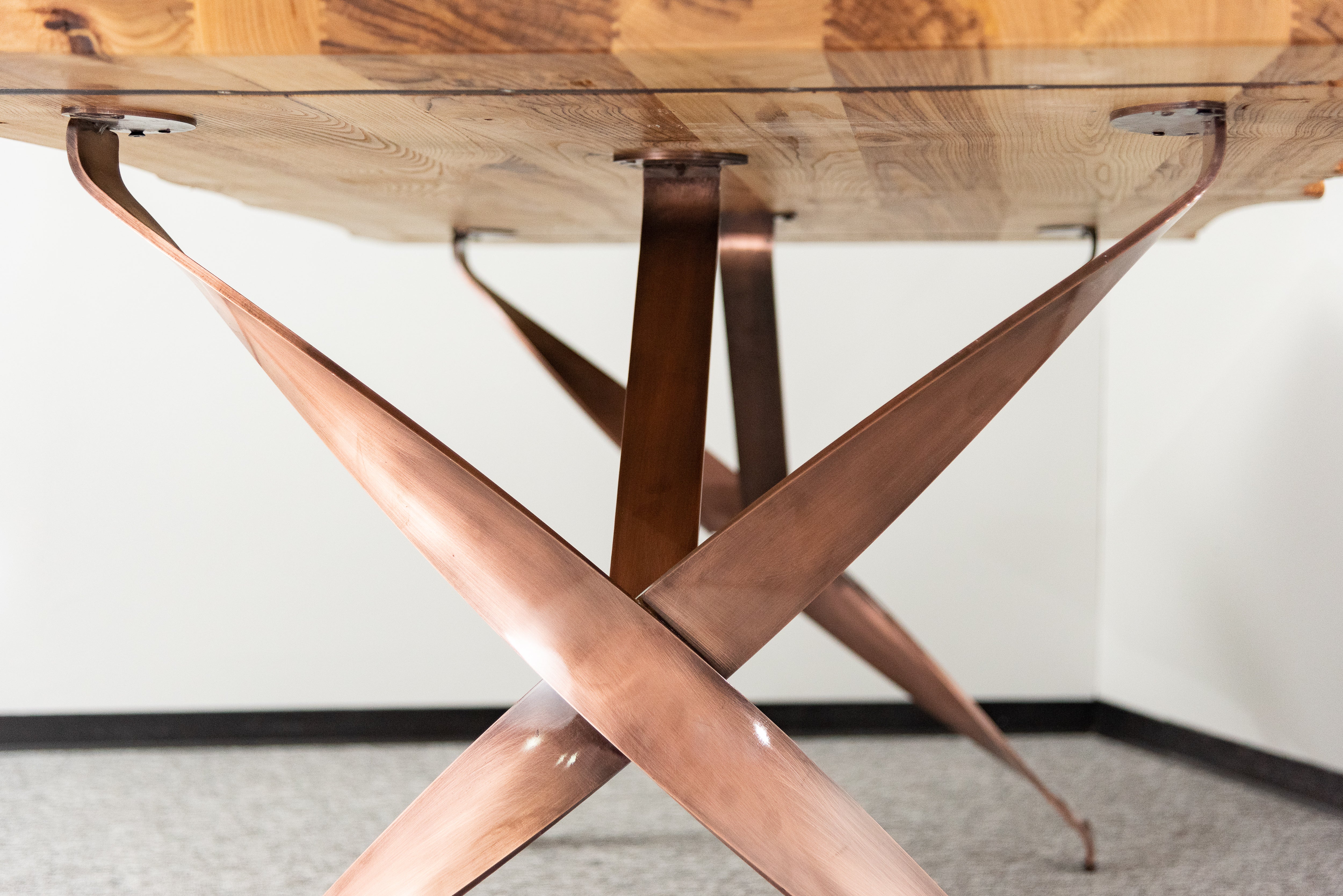 ELEX DINING TABLE