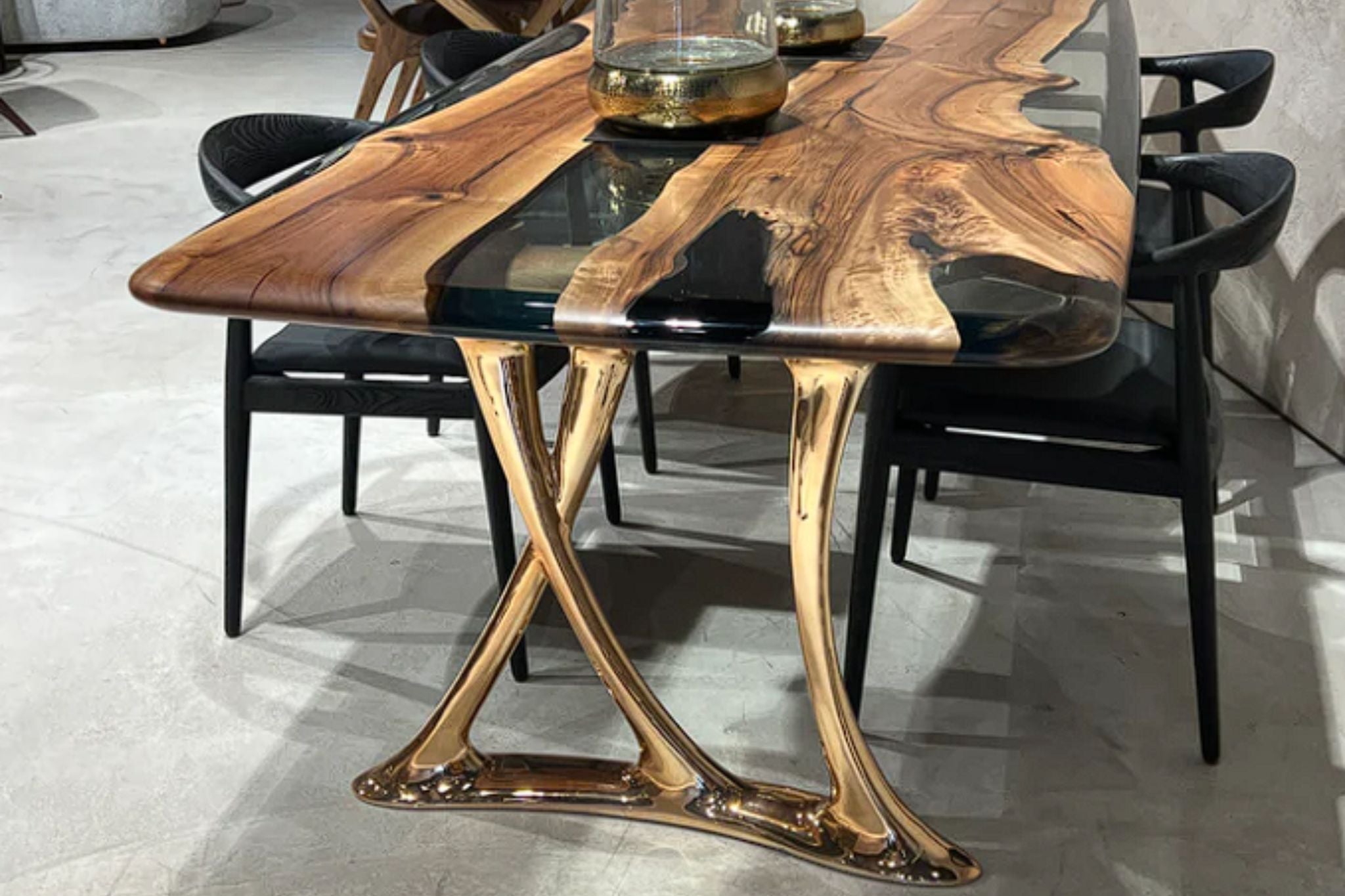 MEDMA DINING TABLE