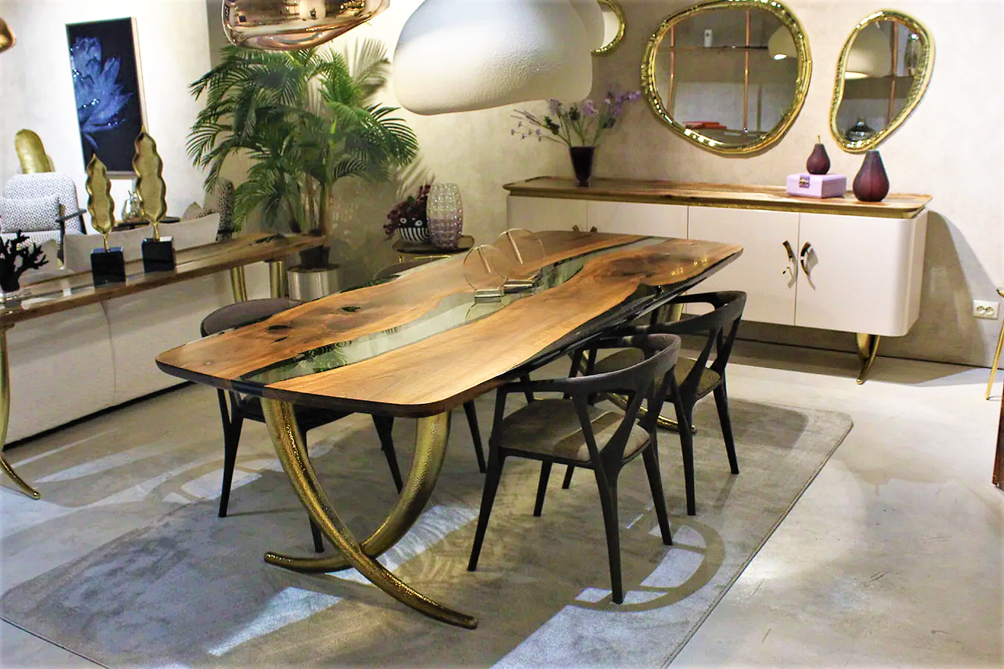 AVORIO DINING TABLE