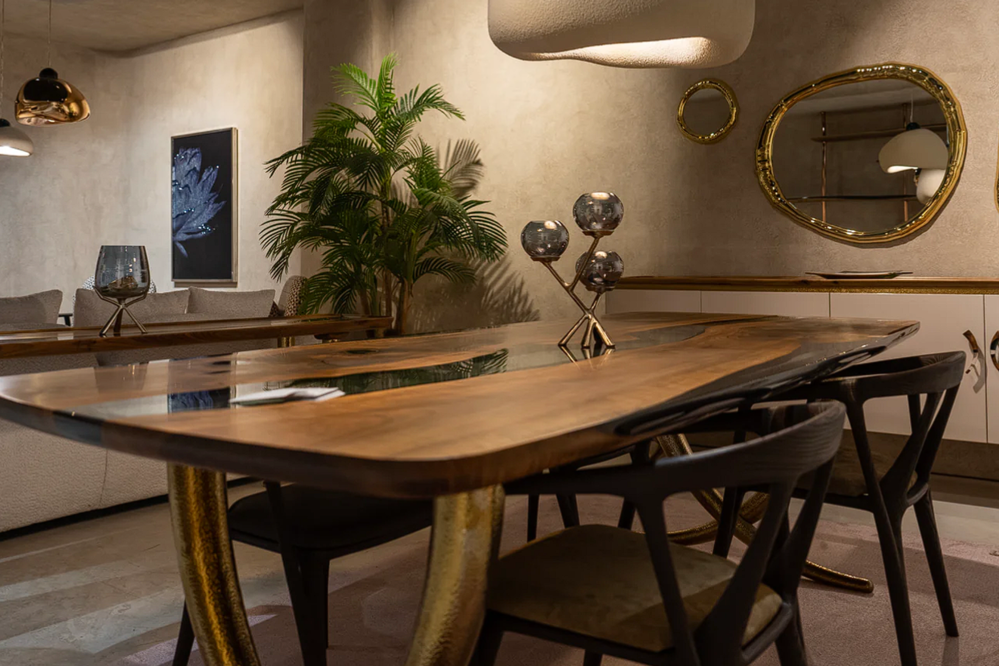 AVORIO DINING TABLE