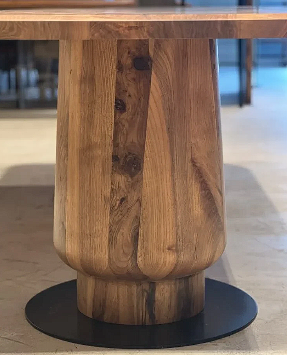 MACIF DINING TABLE