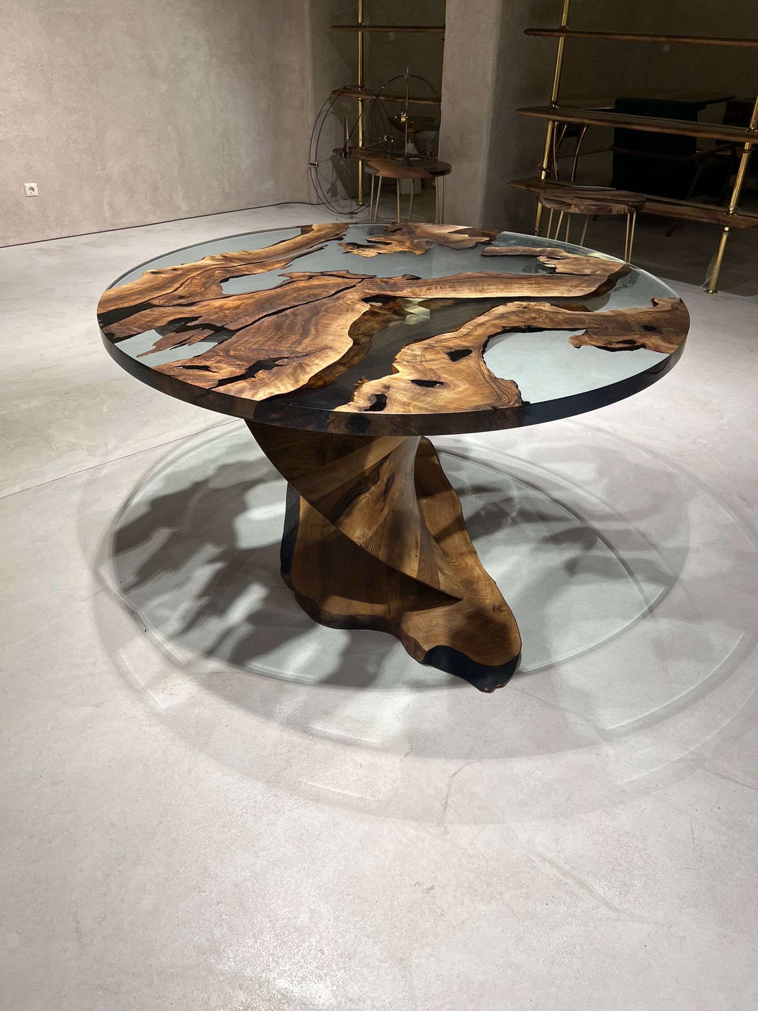 TYWIN ROUND DINING TABLE